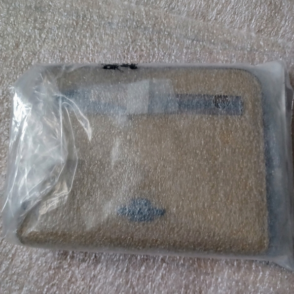 SOLD -NEW COACH X Peanuts Small Zip Around Wallet With Snoopy Walk Motif - CE869 - Picture 4 of 4